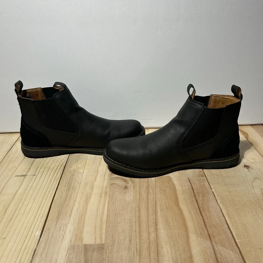 IZOD Men's Size‎ 8M Lucas Black Pull- On Leather Chukka Memory Foam Ankle Boots
